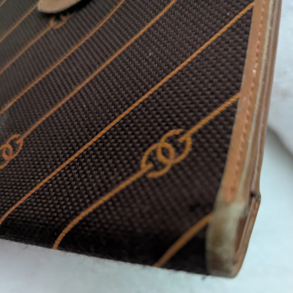 Brown Leather Designer Wallet with Vintage Pattern and Structured Design